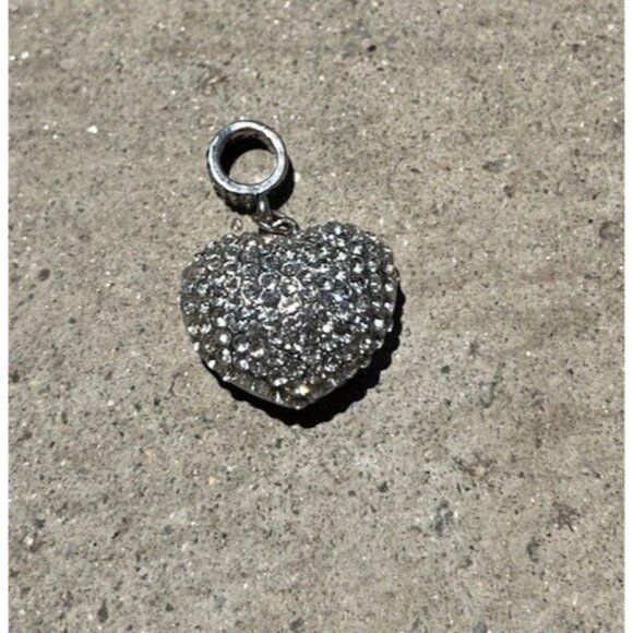 Vintage Silver tone Clear Crystals Rhinestones Solid Puffy Heart Charm Pendant - Picture 13 of 14